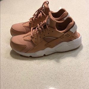Nike Air Huarache’s (Women’s)